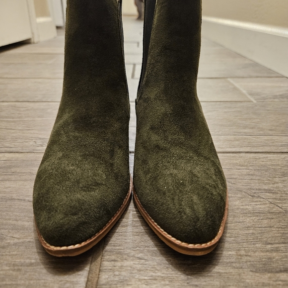 Boots - Picture 3 of 6